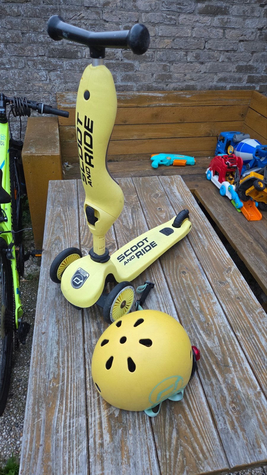 Scoot and Ride step en loopfiets in één Geel + Helm, Ophalen of Verzenden, Gebruikt, Overige typen
