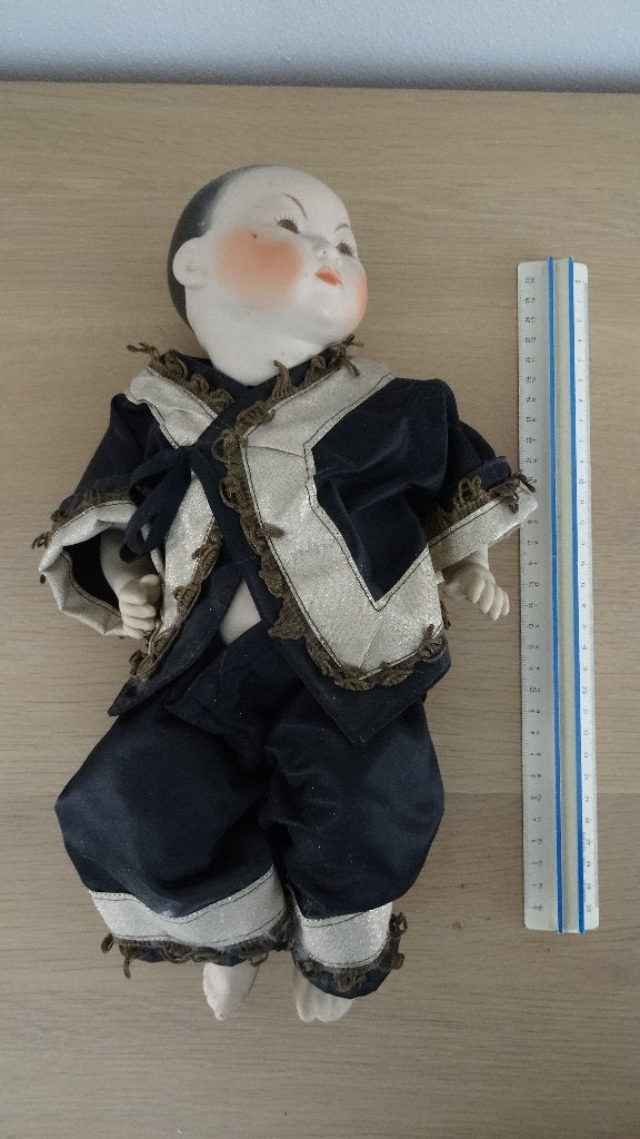 Kleine Chinese porseleinen pop, Verzamelen, Poppen, Ophalen of Verzenden, Gebruikt, Pop