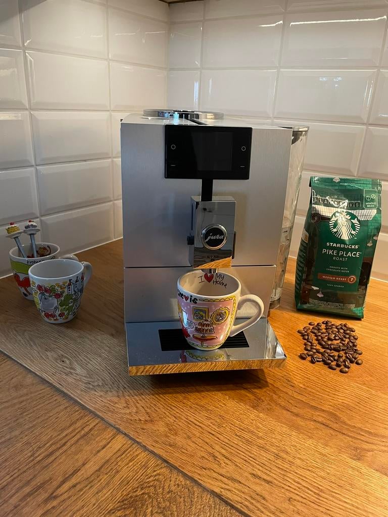 Zeer mooie Jura ENA 8 Grote Beurt Nieuwe Maalschijven ️️️️, 10 kopjes of meer, Ophalen of Verzenden, Zo goed als nieuw, Koffiemachine
