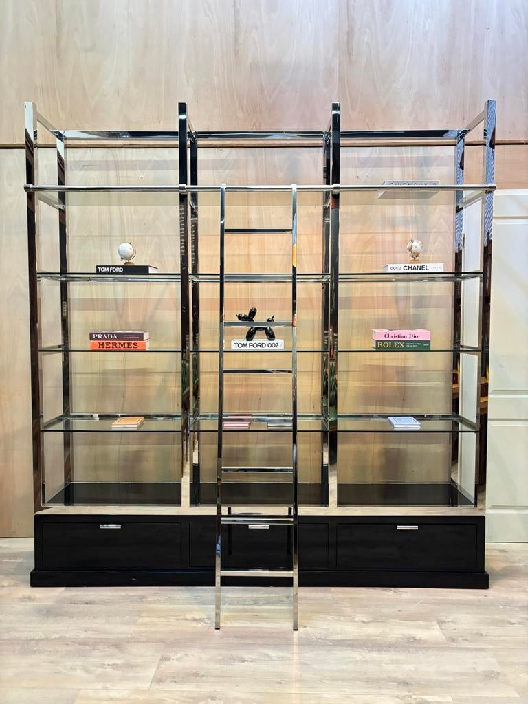 Boekenkast zilver chroom met ladder / trap Eichholtz, Ophalen, 200 cm of meer, Info@chesterfieldjunkie.nl, 150 tot 200 cm
