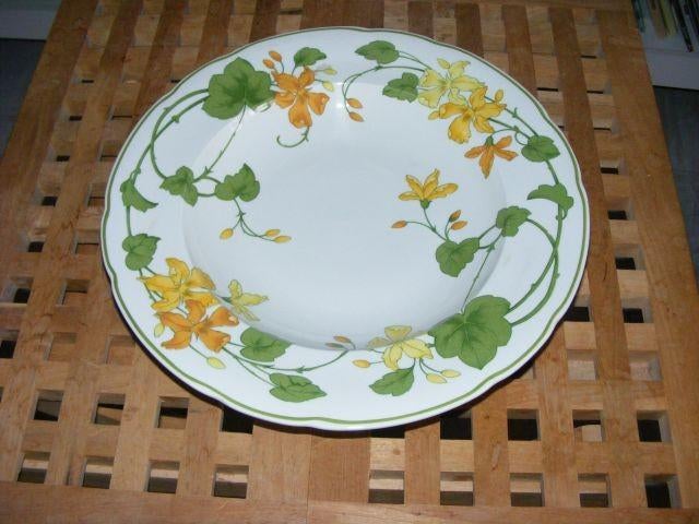 Villeroy & Boch grote diepe schaal Geranium servies, Huis en Inrichting, Keuken | Servies, Ophalen of Verzenden, Overige stijlen