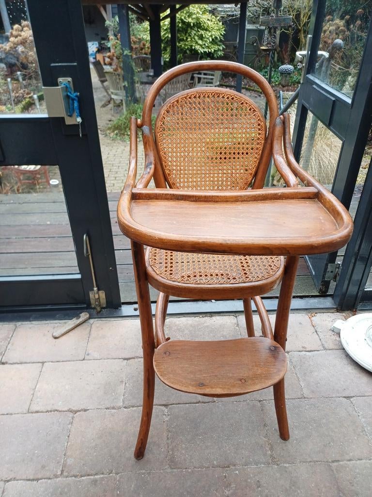 Antieke kinderstoel Thonet, Antiek en Kunst, Antiek | Meubels | Stoelen en Banken, Ophalen