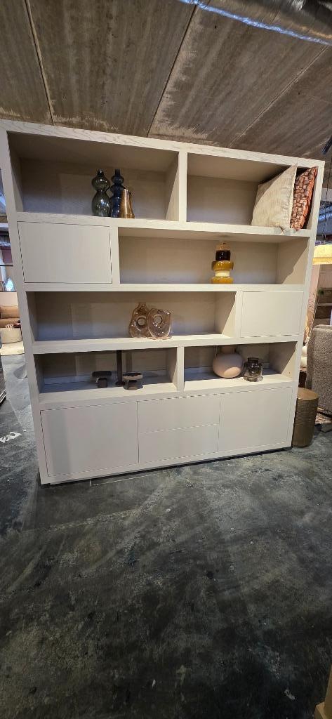Opbergkast Eikenhout Taupe 200/220cm Showmodel korting, Huis en Inrichting, Kasten | Boekenkasten, Bornsestraat, Eikenhout, JaRa