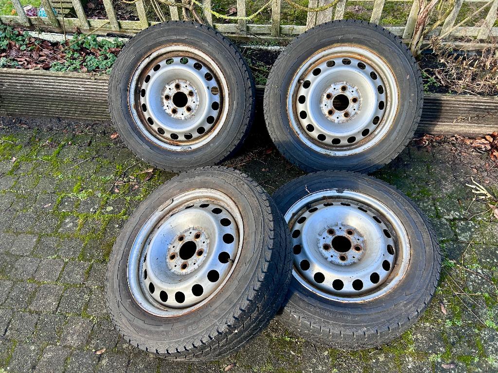 Winterbanden met velgen: 16" 195/65, velg ET54 5x115, Auto-onderdelen, Banden en Velgen, Ophalen, 16 inch, Banden en Velgen, Winterbanden