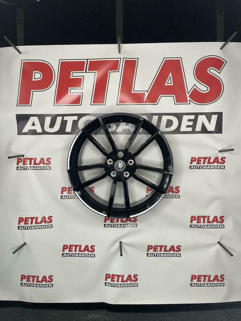 Volkswagen golf pretoria R 18 19 inch velgen 6 7 8 GTI GTD, Ophalen of Verzenden, 17 inch, Band(en)