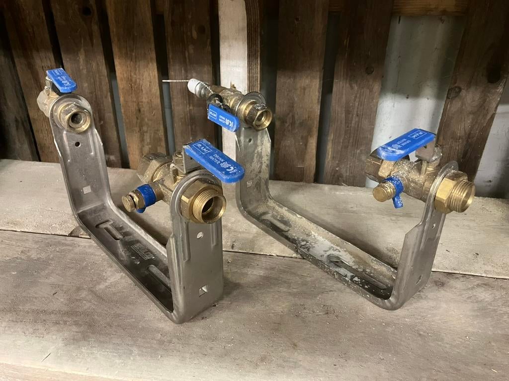 Watermeterbeugels 2 stuks incl afsluiters, Ophalen, Zo goed als nieuw