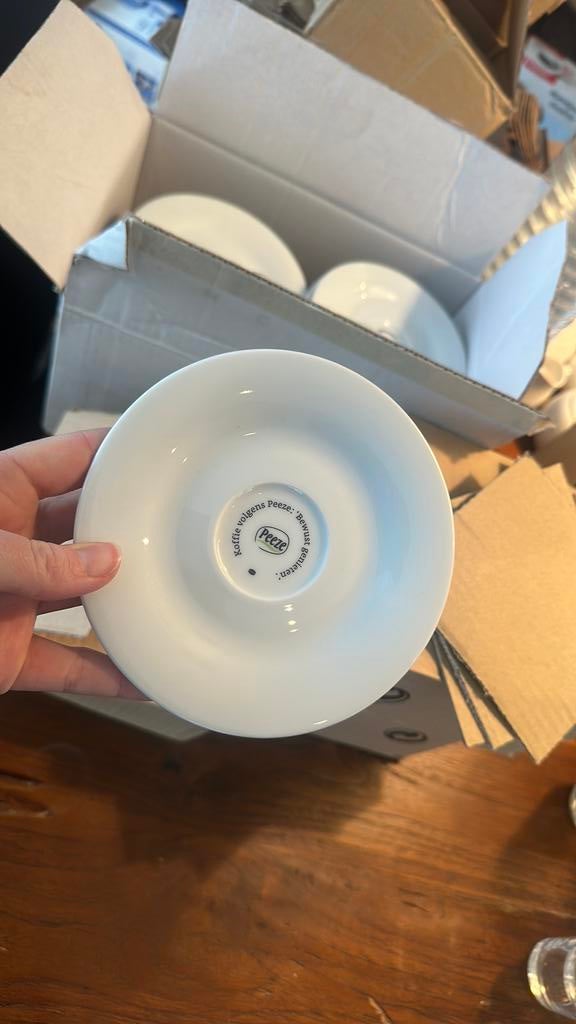 Peeze koffieschotels - 50 stuks, Ophalen, Zo goed als nieuw, Porselein, Kop en/of schotel
