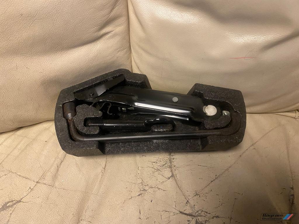 Toyota krikset krik Aygo Sleepoog moersleutel yaris sleepoog, Gebruikt, -, -, Ophalen of Verzenden