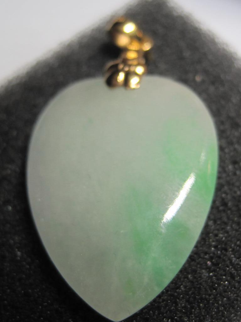 Vintage jade hanger 18 karaat goud mooie natuurlijke jade A, Ophalen, Goud, Hanger, Met edelsteen