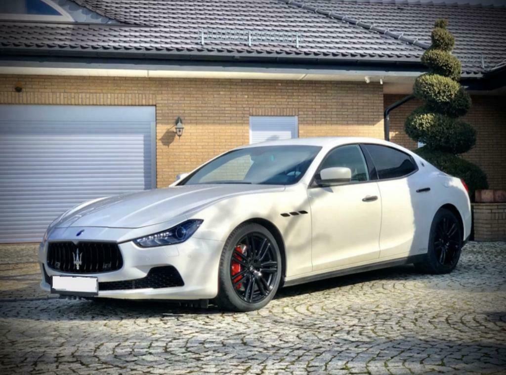 Trouwauto Maserati limousine voor gala’s en evenementen, Met chauffeur, Personenauto
