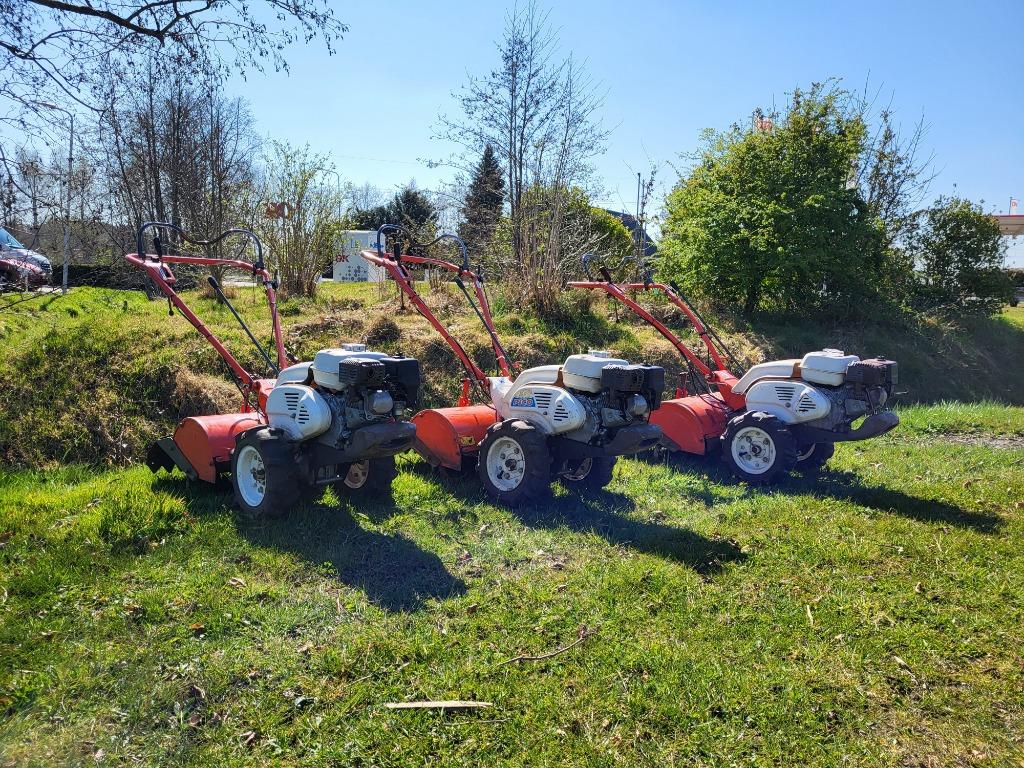TE HUUR ** Tuinfrees benzine / verticuteermachine ** HUREN