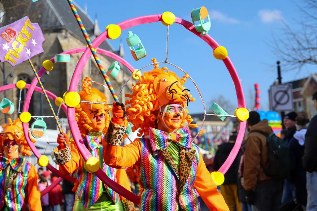 Prachtige pakken en pruiken van carnavalsloopgroep te koop., Carnaval, Accessoires, Gedragen, Ophalen
