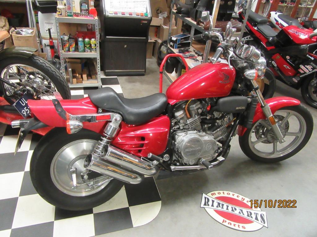 Op zoek naar Honda VF700C VF750C Super Magna VF '87 delen?, Motoren, Onderdelen | Honda, Ophalen of Verzenden, Gebruikt