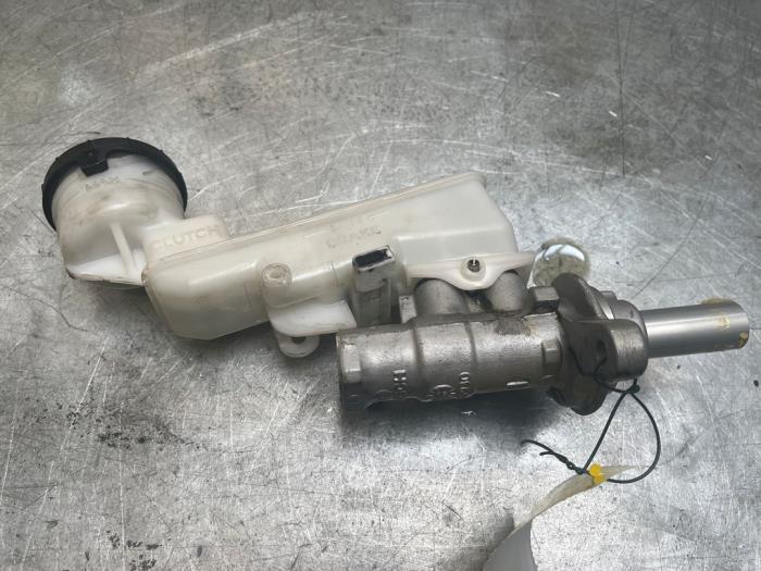 Hoofdremcilinder van een Isuzu D-MAX, Auto-onderdelen, Remmen en Aandrijving, Overige automerken, Gebruikt, 3 maanden garantie