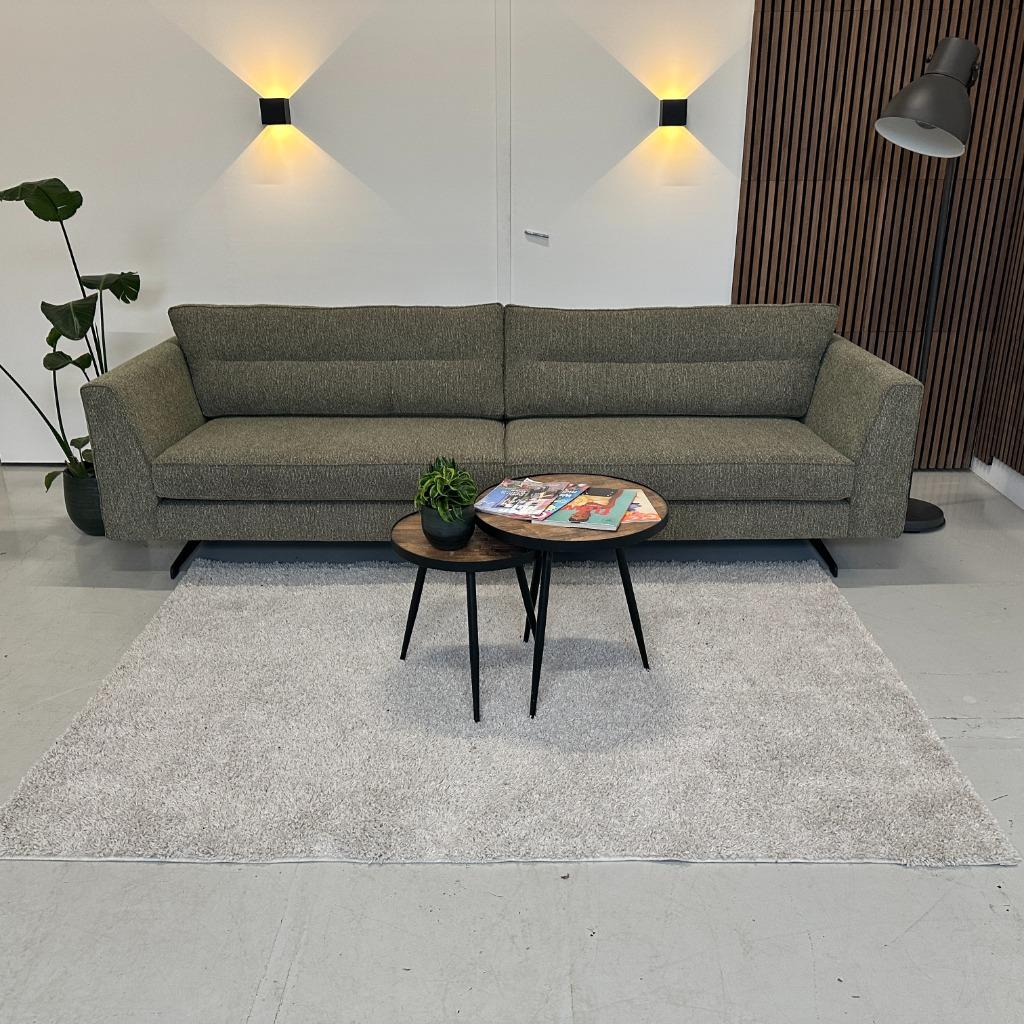 GRATIS BEZORGING 4 zits bank Zoë SHOWROOMMODEL INNO Living, Nieuw, 75 tot 100 cm, Ophalen of Verzenden, Rechte bank