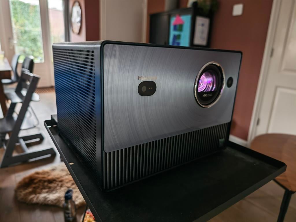 Prijs verlaagd! Hisense C1 4K Triple laser Projector beamer, Hisense, LED, Ophalen of Verzenden, Zo goed als nieuw
