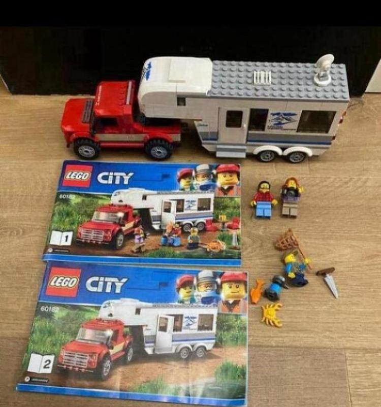 Lego pick up truck met caravan 60182, Kinderen en Baby's, Speelgoed | Duplo en Lego, Ophalen of Verzenden, Zo goed als nieuw, Complete set