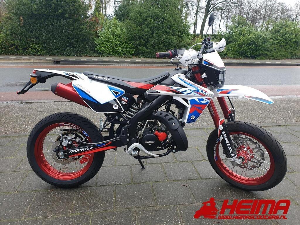 Rieju Mrt 50 /Pro /Trophy NIEUW 2026, Ophalen, 6 versnellingen, Maximaal 45 km/u, Nieuw