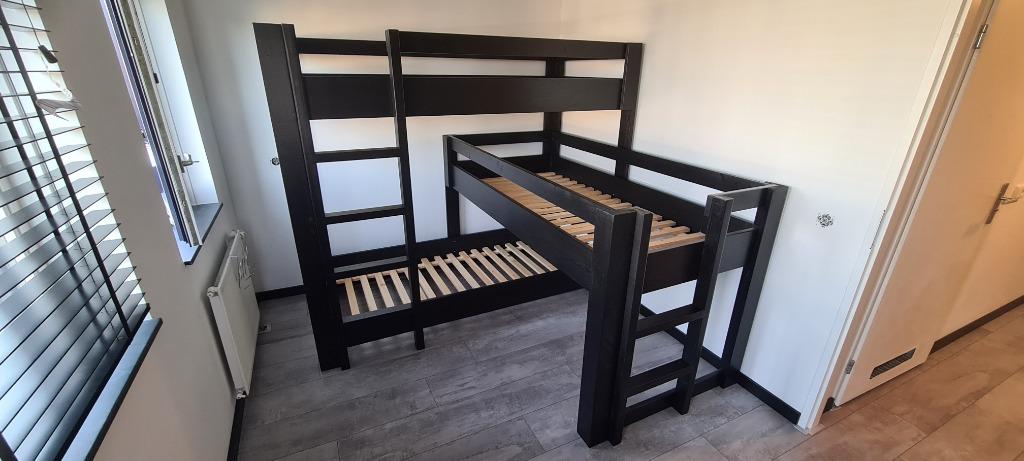 Stapelbed 3 persoons. Alle maten en kleuren mogelijk., Huis en Inrichting, Slaapkamer | Stapelbedden en Hoogslapers, Info@joabhoutenmeubels.nl