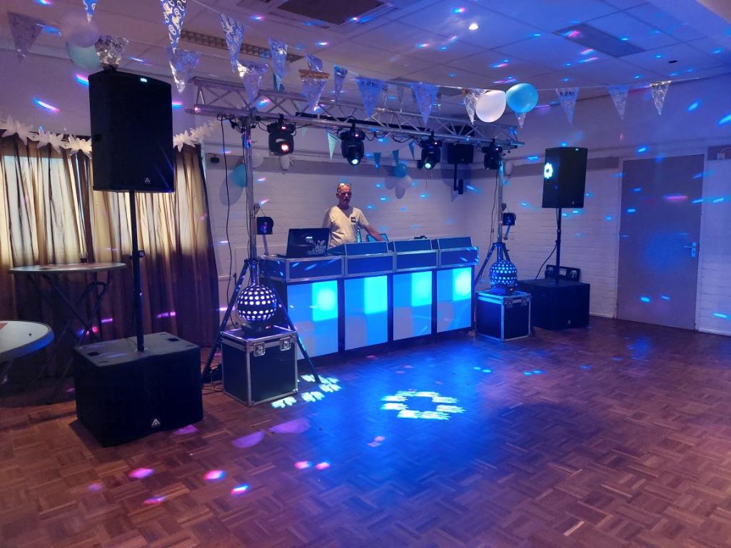 Bluemoonwalk Drive in Show voor al uw feesten, Diensten en Vakmensen, Dj