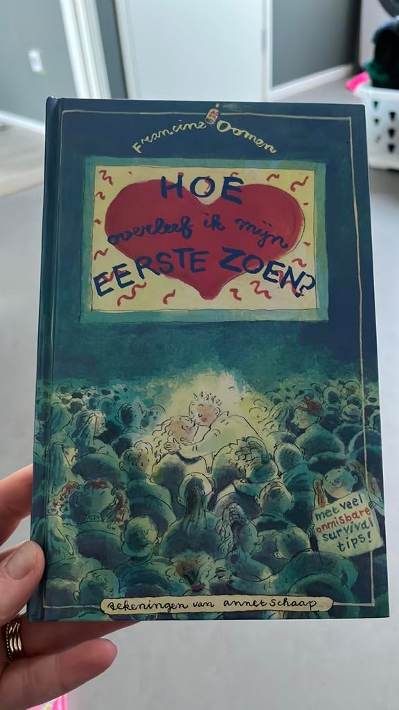 Francine Oomen - Hoe overleef ik mijn eerste zoen?, Boeken, Fictie algemeen, Francine Oomen, Ophalen of Verzenden, Zo goed als nieuw