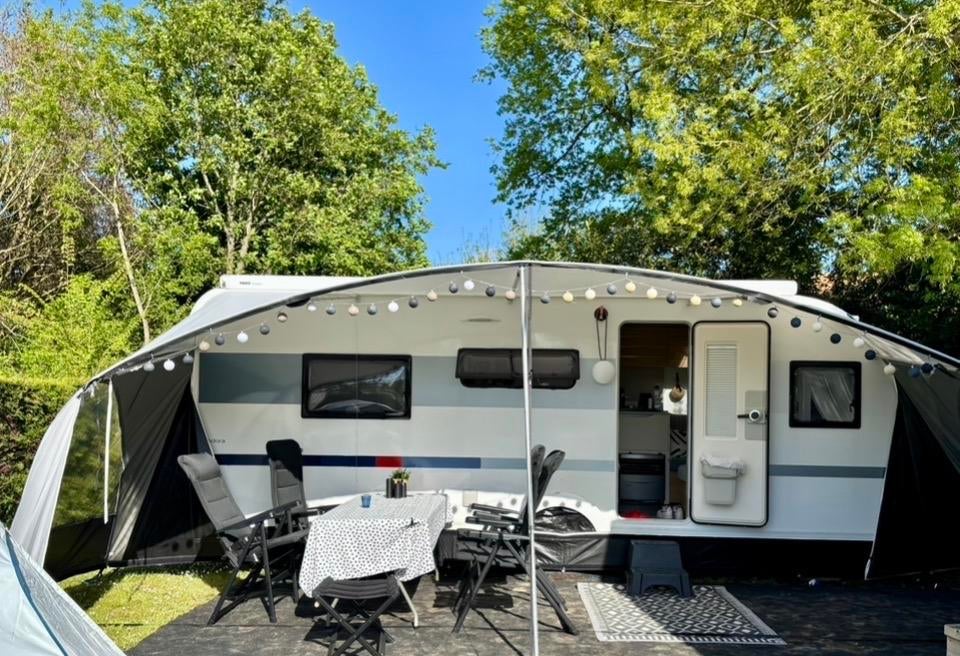 Adria Adora 593 UP - 2022, als nieuw., Rondzit, Airco, Particulier, Adria