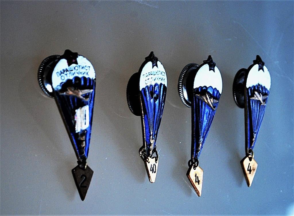 Emaillen Medaille Paratroeper CCCP Sovjet Parachute 4 stuks, Antiek en Kunst, Ophalen of Verzenden