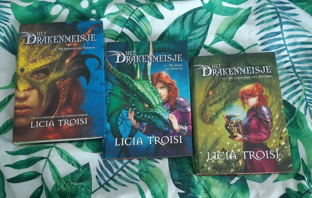 Licia Troisi: het Drakenmeisje deel 1 + 2 + 3, hardcover NL, Boeken, Ophalen of Verzenden, Zo goed als nieuw