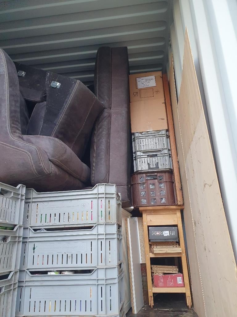 Verhuizen zeecontainer emigratie, Opslag