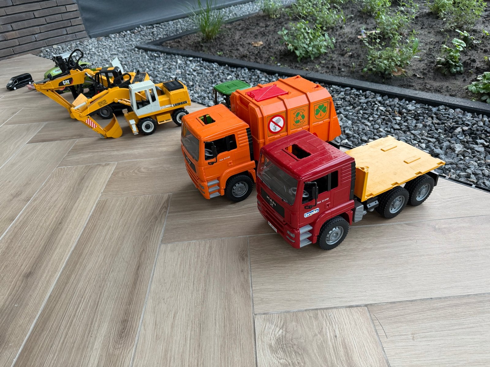 Bruder voertuigen – Claas, John Deere, CAT, Liebherr, MAN, Ophalen of Verzenden, Gebruikt