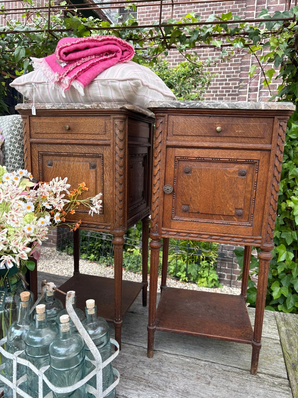 Stet antieke franse nachtkastjes met marmer blad, Minder dan 45 cm, Hoofdstraat 15 de steeg, Zo goed als nieuw, Il fienile