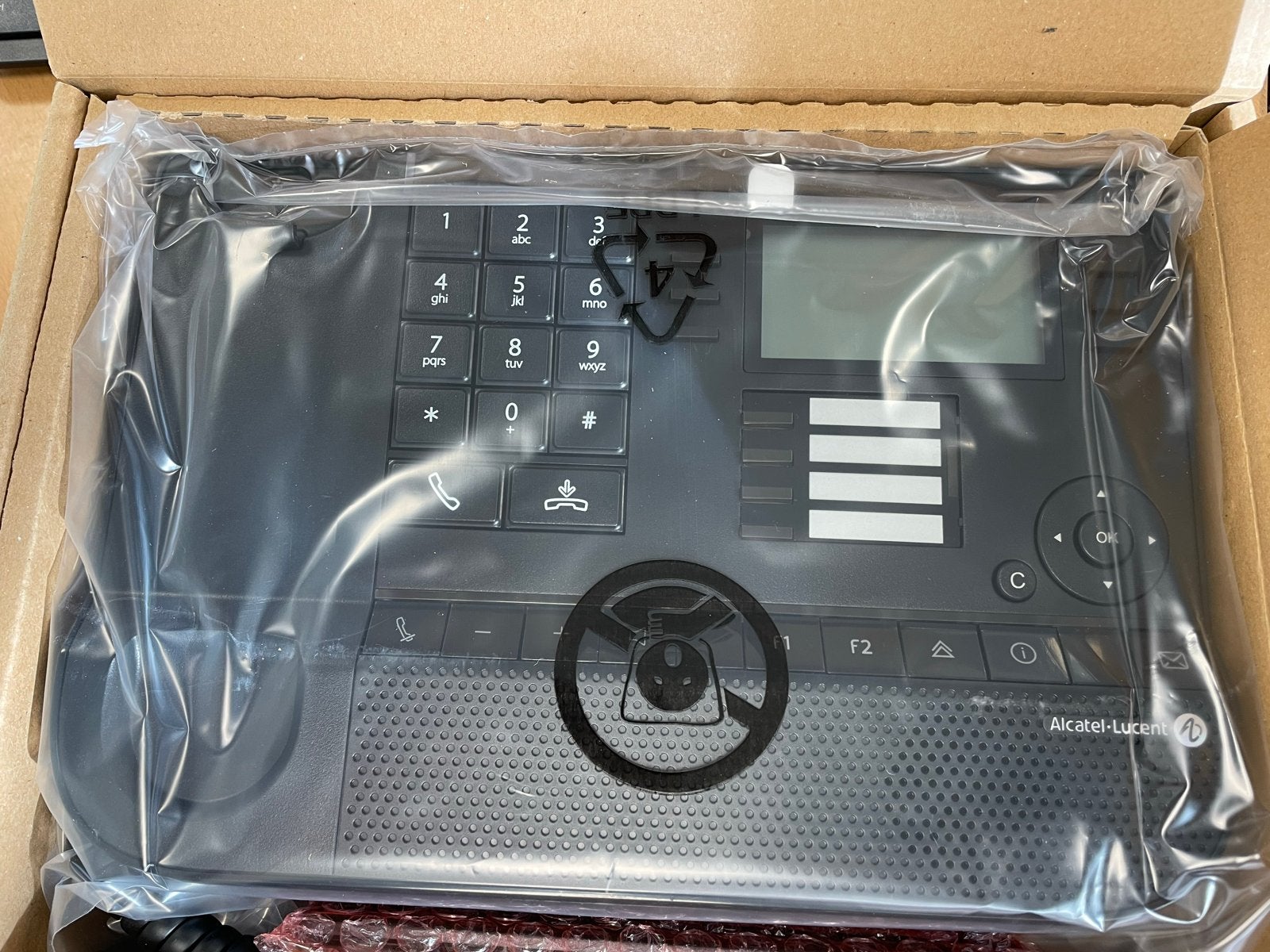 3x Nieuwe Alcatel-Lucent 8028 Premium DeskPhone INT, 3 handsets, N/A, Alcatel, N/A