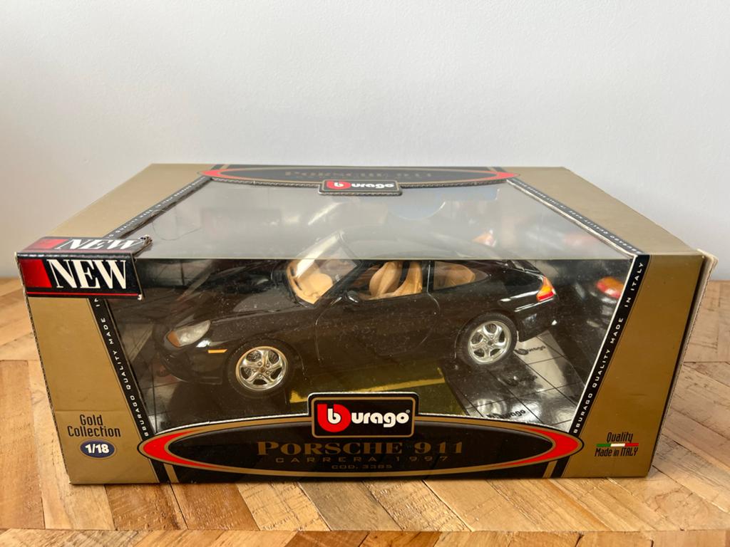 Bburago Porsche 911 Carrera 1997 - schaalmodel, Hobby en Vrije tijd, Modelauto's | 1:18, Ophalen, Zo goed als nieuw, Auto, Bburago