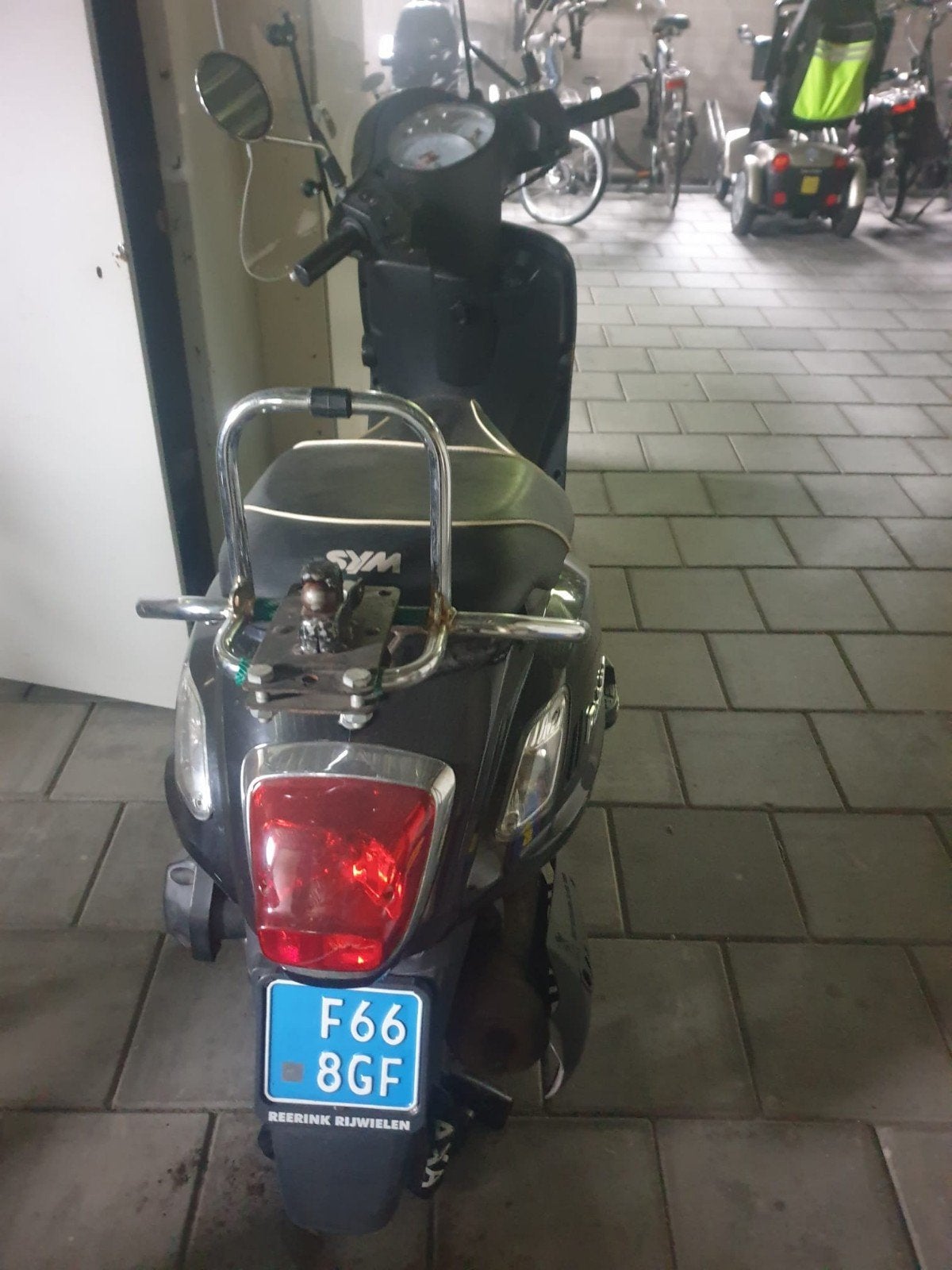 Sym Fiddle scooter met helm - Goede staat, Ophalen