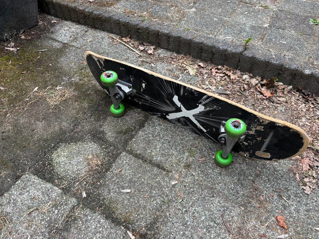 Slecht skateboard met goede Film trucks, Sport en Fitness, Skateboarden, Zo goed als nieuw, Ophalen of Verzenden