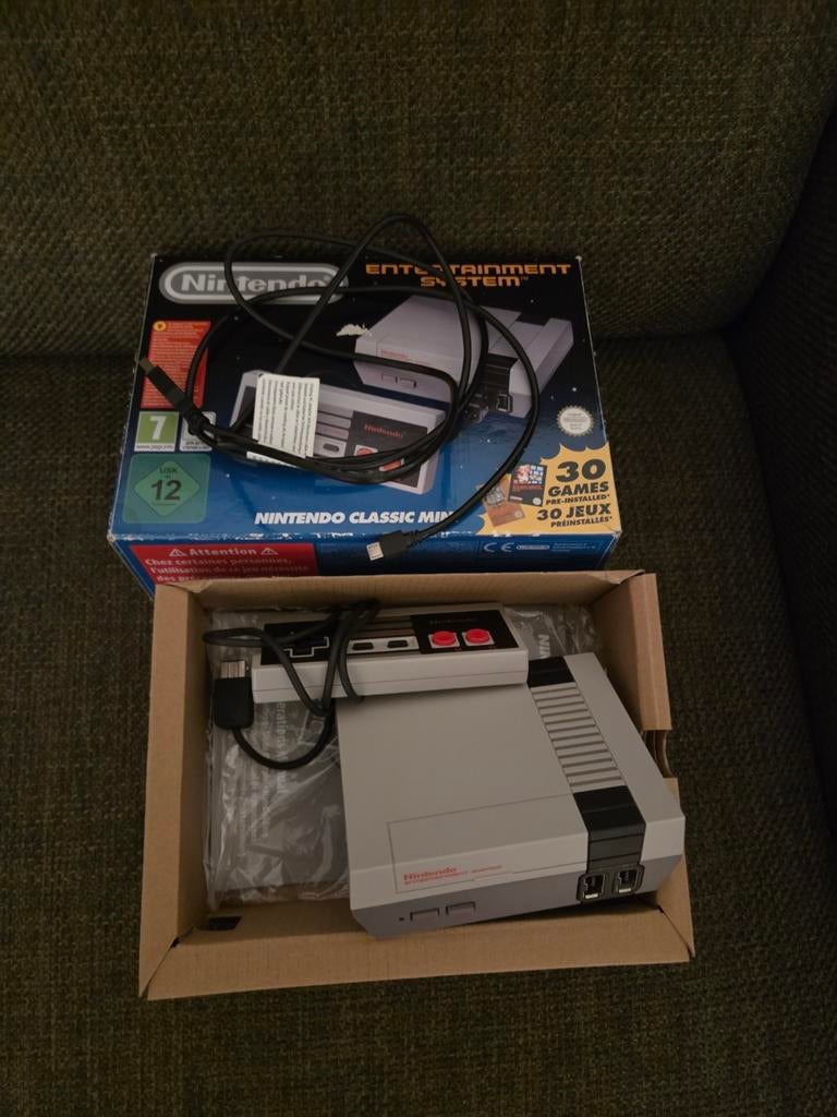 Nintendo NES Classic Mini met 1 controller + verlengsnoer, Spelcomputers en Games, Spelcomputers | Nintendo NES, Ophalen, Zo goed als nieuw