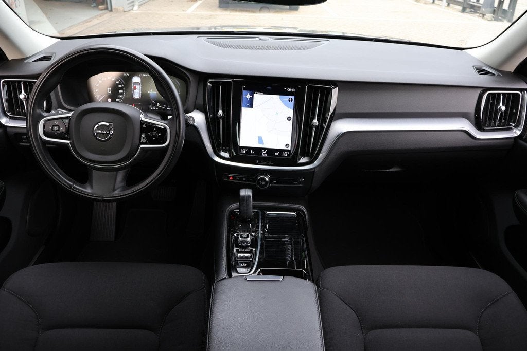 Volvo V60 2.0 T8 Recharge Business Pro 1e Eigenaar | NL-Auto, Auto's, Gebruikt, Euro 6, 4 cilinders, Hybride Elektrisch/Benzine