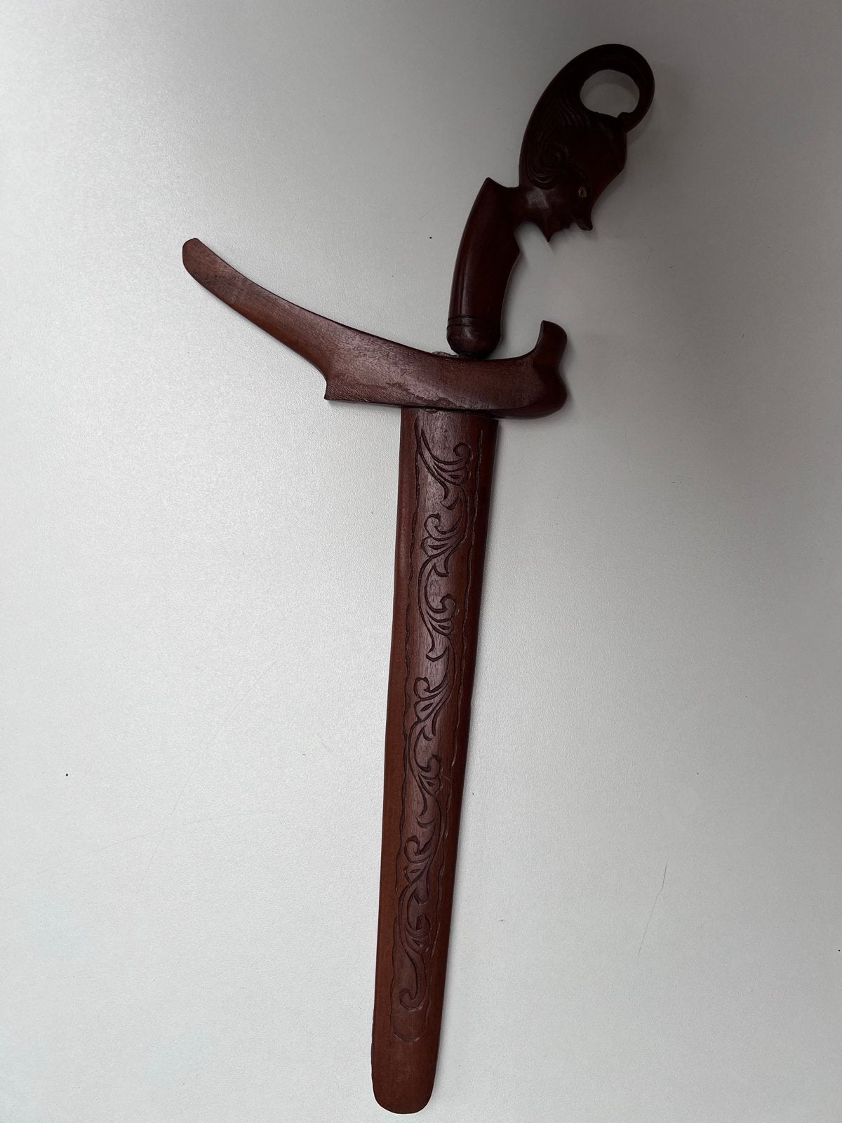 Indonesische Kris met gedetailleerd houtsnijwerk, Antiek en Kunst, Hout, Ophalen of Verzenden, Indonesië, Gesneden