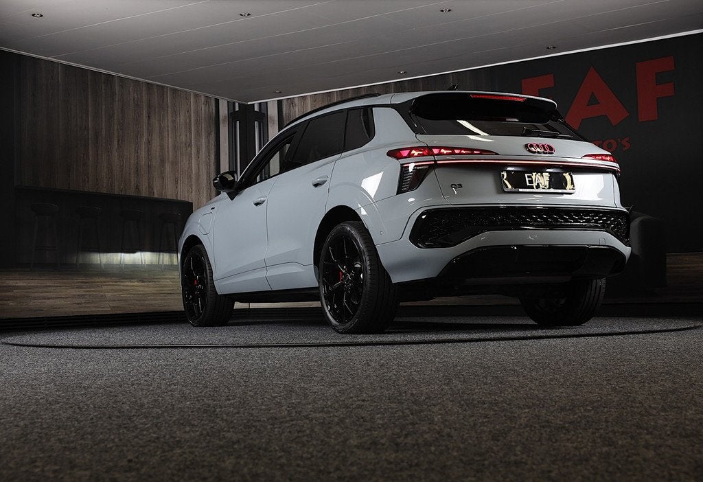 Audi Q3 1.5 200kW e-hybrid S Line / Head Up / Sonos / Memory, 1800 kg, 4 cilinders, Hybride Elektrisch/Benzine, 177 pk