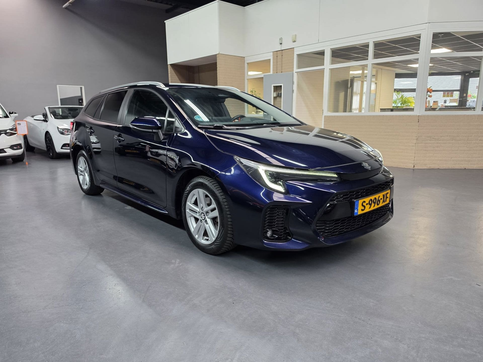 Suzuki Swace 1.8 Hybrid Style STUUR/STOELVERWARMING CAMERA C, Auto's, Dealer onderhouden, 450 kg, Gebruikt, 4 cilinders
