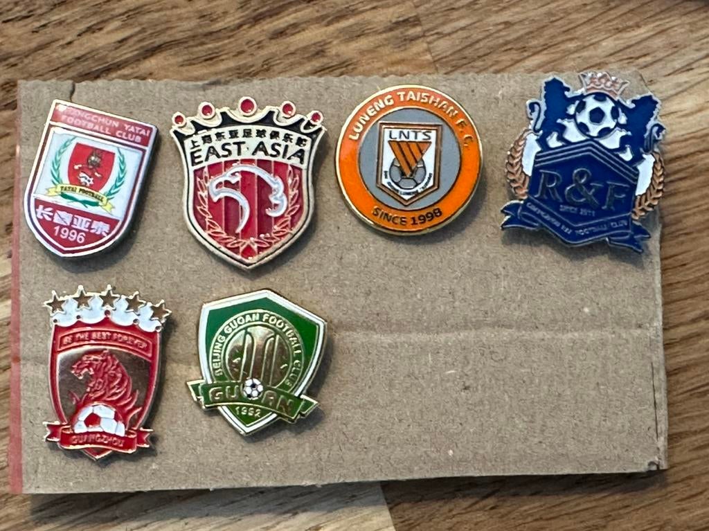 Voetbalpins China, Verzamelen, Ophalen of Verzenden, Zo goed als nieuw