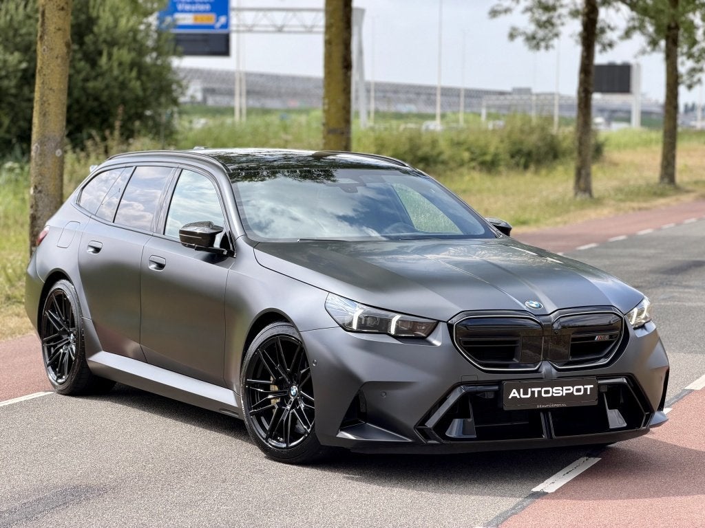 BMW M5 Touring Pano Keramisch HUD M-Drive Carbon B&W, Auto's, Automaat, Dealer onderhouden, Gebruikt, 2000 kg