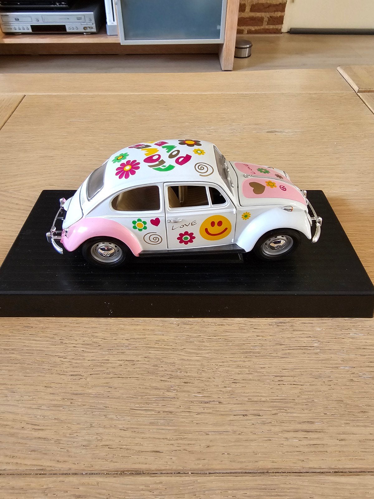 TE KOOP MOOIE ROAD LEGENDS VOLKSWAGEN BEETLE 1957 SCHAAL1:18, Hobby en Vrije tijd, Ophalen of Verzenden, Zo goed als nieuw, Auto