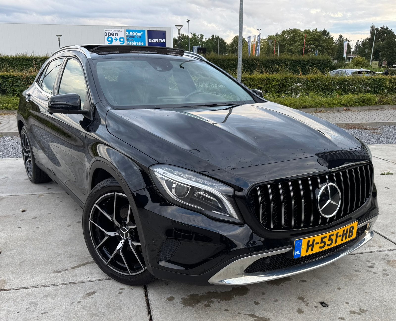 Mercedes-Benz GLA 200 Zwart Pano/19 inch/CarPlay/Stoelverw., Voorwielaandrijving, 1295 kg, Zwart, 1595 cc