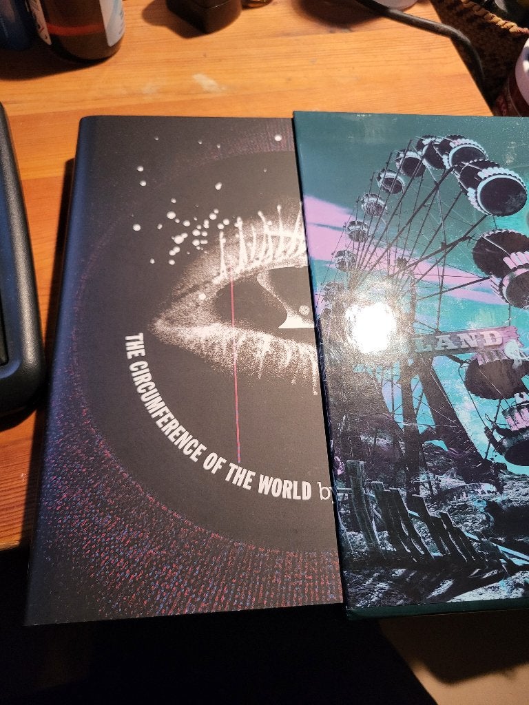 Lavie Tidhar - The Circumference of the World - signed, slip, Ophalen of Verzenden, Zo goed als nieuw, Lavie Tidhar