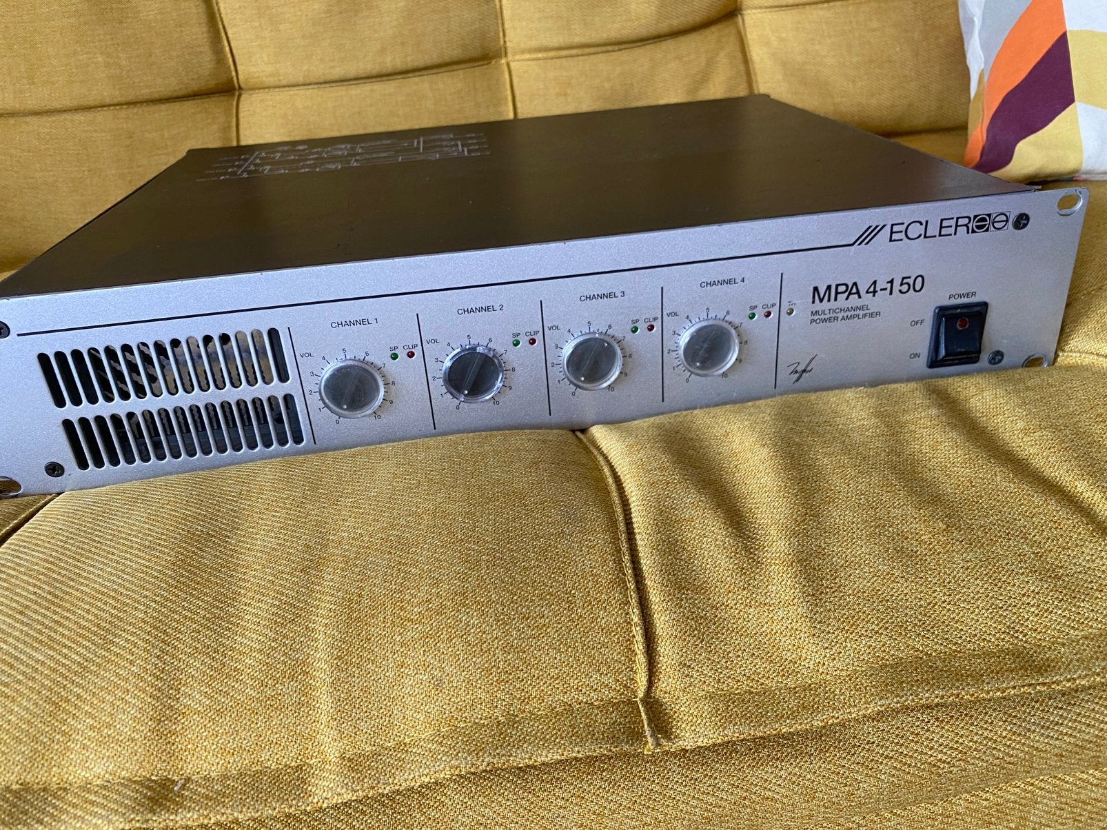 Ecler MPA4-150R 4 kanaals versterker, Ophalen of Verzenden, Zo goed als nieuw, Minder dan 500 watt