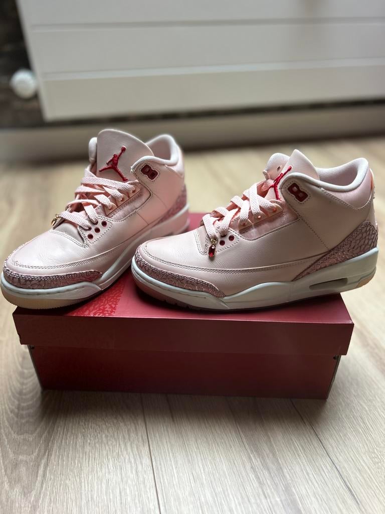 Jordan 3 valentine’s day, Ophalen of Verzenden, Roze, Sneakers of Gympen, Zo goed als nieuw