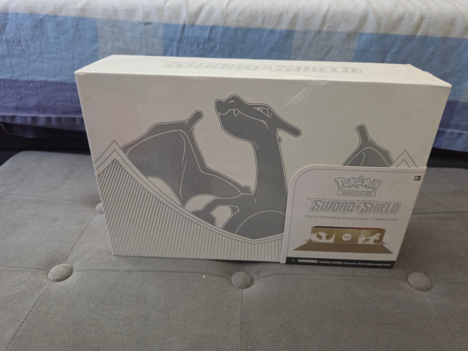 Pokémon Sword & Shield Ultra-Premium Collection Charizard, Ophalen of Verzenden, Nieuw, Overige typen