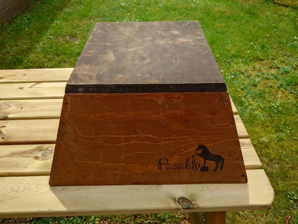 Vrijheidsdressuur blok, bovenplateau 40x40cm, Dieren en Toebehoren, Paarden en Pony's | Overige Paardenspullen, Ophalen, Overige soorten