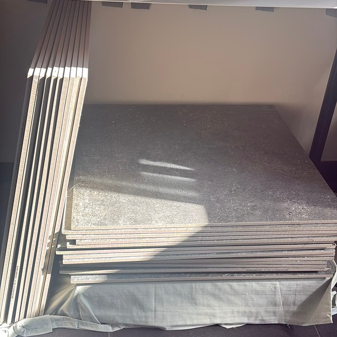 MOET WEG - restpartij 76 Vitacer tegels 60x60, Doe-het-zelf en Verbouw, Ophalen, 60 cm of meer, Nieuw, 10 m² of meer